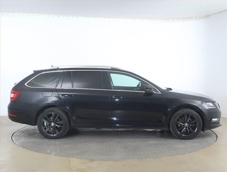 Škoda Octavia (2018) Style Plus 2.0 TDI, 4X4 - fotka 6 z 18