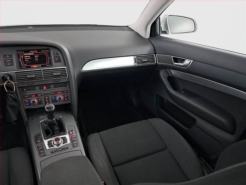Audi A6 (2004) 2.4, Xenony, Tempomat - fotka 8 z 17