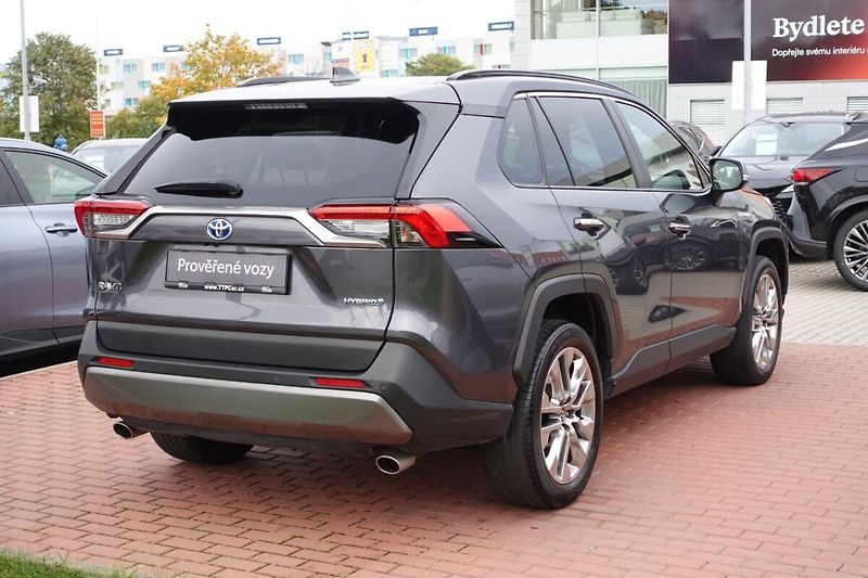 Toyota RAV4 2.5 HEV Executive 4x4 - fotka 4 z 34