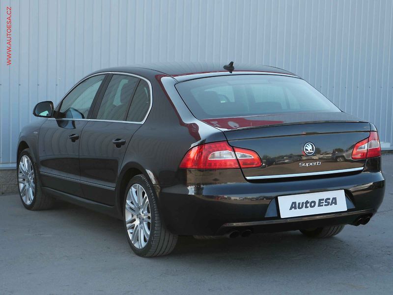 Škoda Superb (2012) 3.6 FSi 4x4, ČR, L&K, DSG - fotka 6 z 33