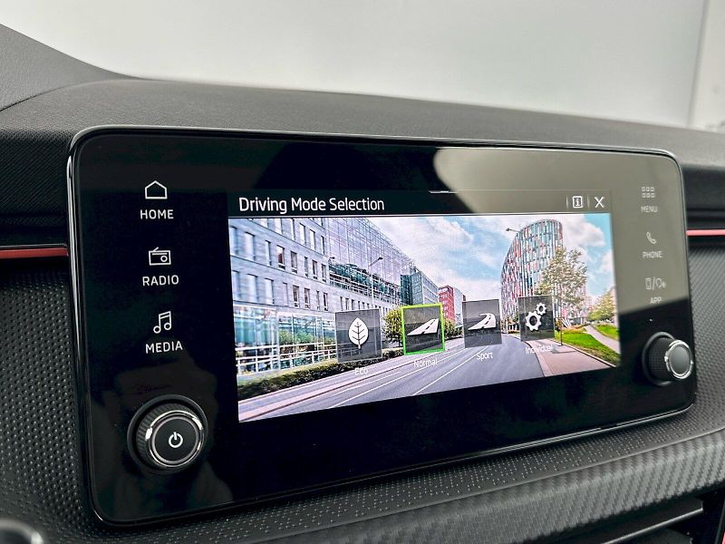 Škoda Kamiq (2025) DSG 1.5TSI 110kW Monte Carlo - fotka 12 z 33