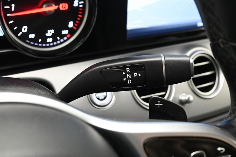 Mercedes-Benz Třídy E 2,0 220d 143 kW Avantgarde AT9 - fotka 19 z 33
