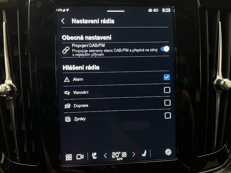 Volvo V90 T6 AWD DARK PLUS - fotka 41 z 45