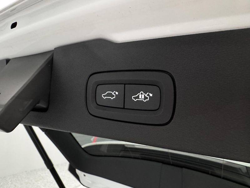 Volvo V60 T4 R-DESIGN AUT - fotka 20 z 47