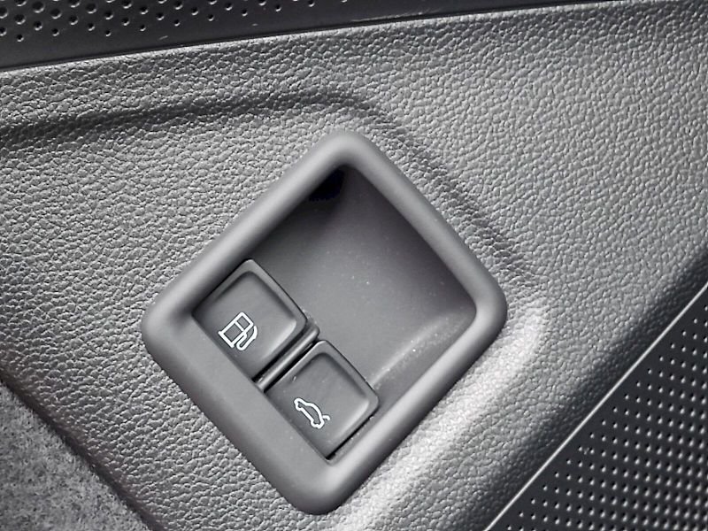 Škoda Superb (2025) Combi SportLine 1,5 Tsi iV DSG - fotka 35 z 49