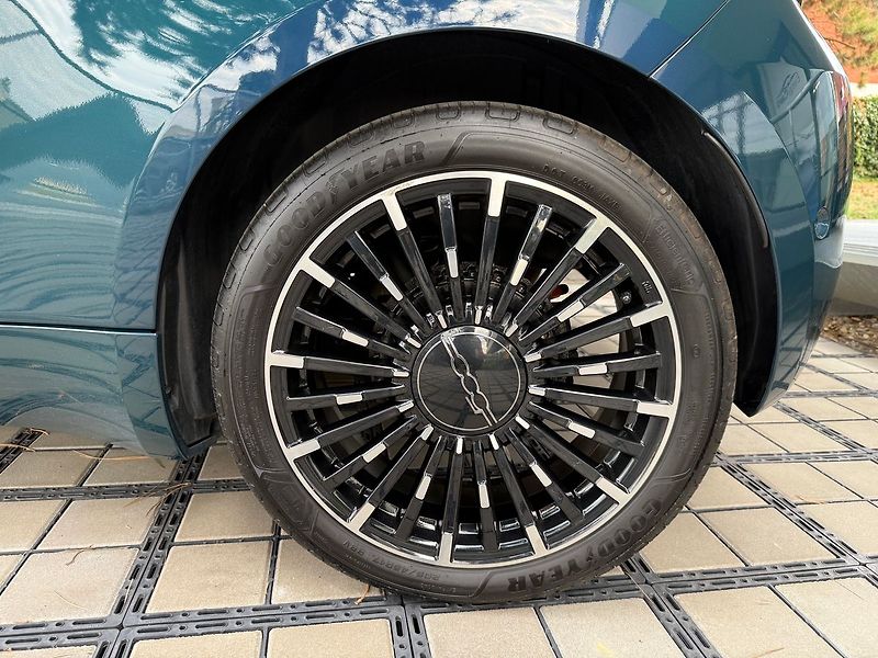 Fiat 500 LaPrima 42kWh JBL - fotka 8 z 34