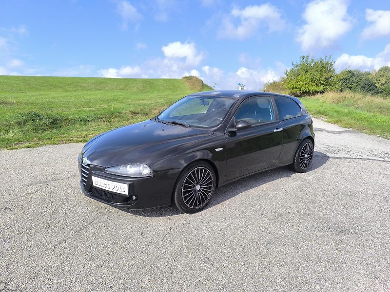 Alfa Romeo 147 (2006) 1.6 16V DOLOŽENÉ KM.NOVÁ STK - fotka 3 z 23
