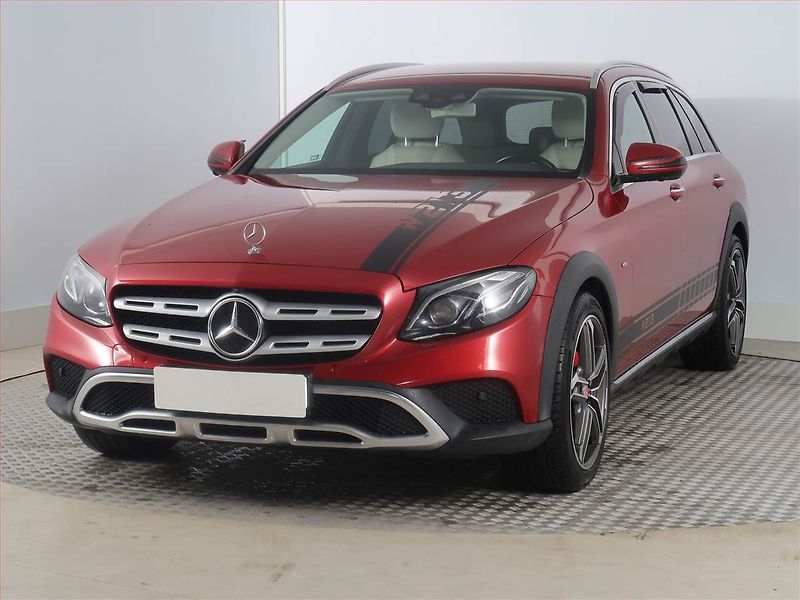 Mercedes-Benz Třídy E (2017) All-Terrain E 220 d 4MATIC - fotka 2 z 19