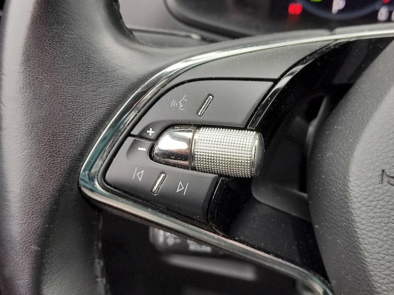 Škoda Karoq (2023) Ambition - Business 2,0 Tdi 85 - fotka 30 z 38