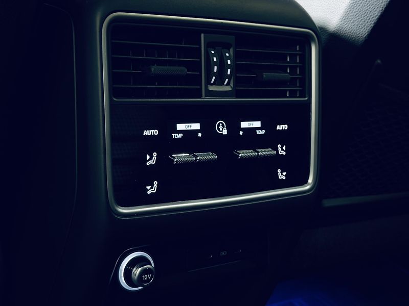 Porsche Cayenne (2024) S LIGHTWEIGHT CARBON HUD MAX V - fotka 37 z 42