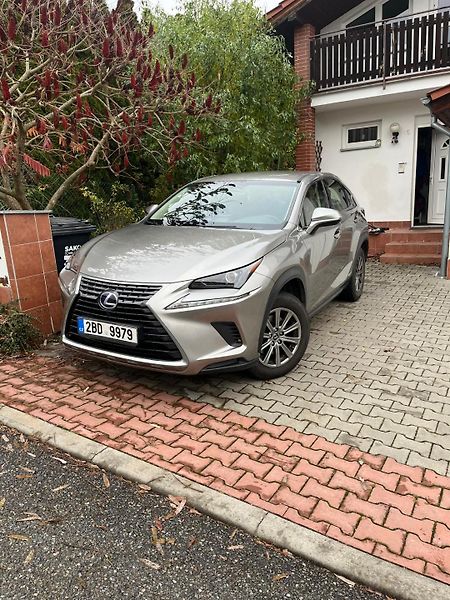 Lexus NX 300h (2019) - fotka 1 z 9