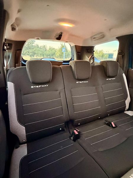Dacia Lodgy (2018) 1.6 SCe 7 míst - fotka 17 z 19