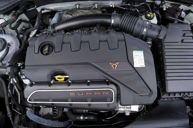 Cupra Formentor VZ5 2.5 TSI DSG 4Drive,Taiga G - fotka 10 z 50