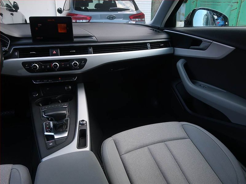 Audi A4 (2018) 2.0 TDI, Automat - fotka 8 z 16