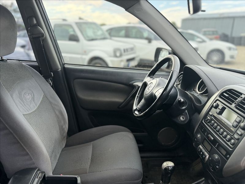 Toyota RAV4 2,0 D-4D 4X4 TAŽNÉ - fotka 21 z 22