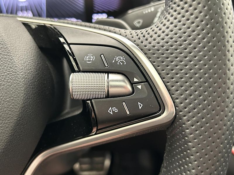 Škoda Kamiq 1.0 TSI Monte Carlo - fotka 17 z 30