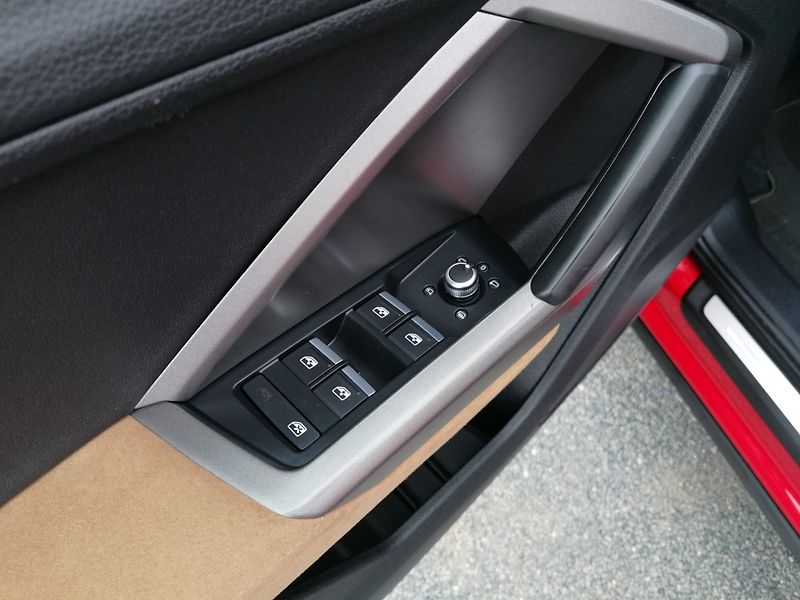 Audi Q3 (2021) 2.0 35 TDi S-Tronic,Kůže,Pano - fotka 28 z 39