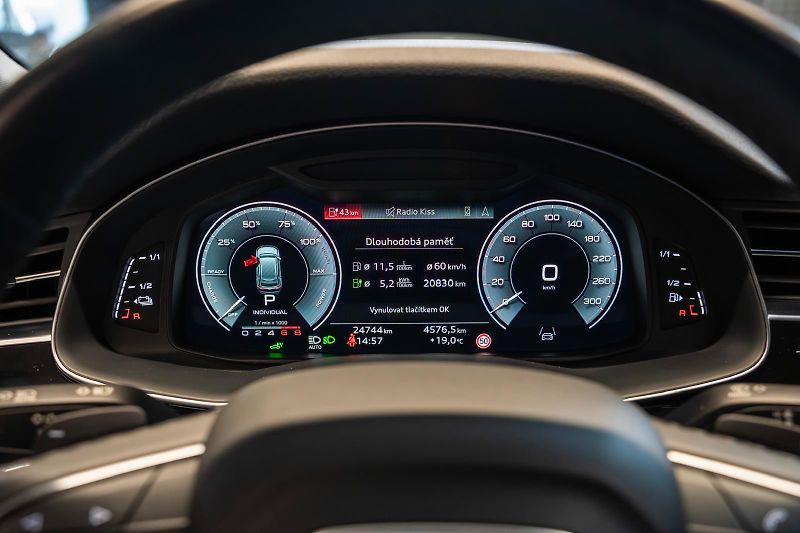 Audi Q8 55 TFSI e 250 kW, QUATTRO, DPH - fotka 19 z 38