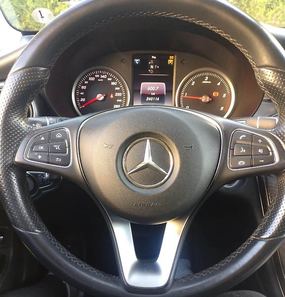 Mercedes-Benz GLC (2015) 220 d 4Matic - fotka 12 z 15