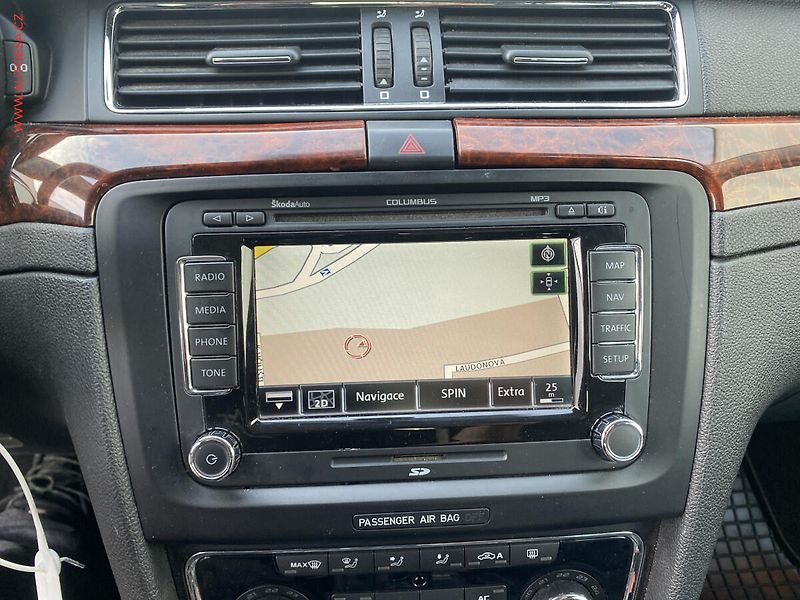 Škoda Superb (2010) 2.0TDi, ČR, Elegance, kůže - fotka 16 z 18