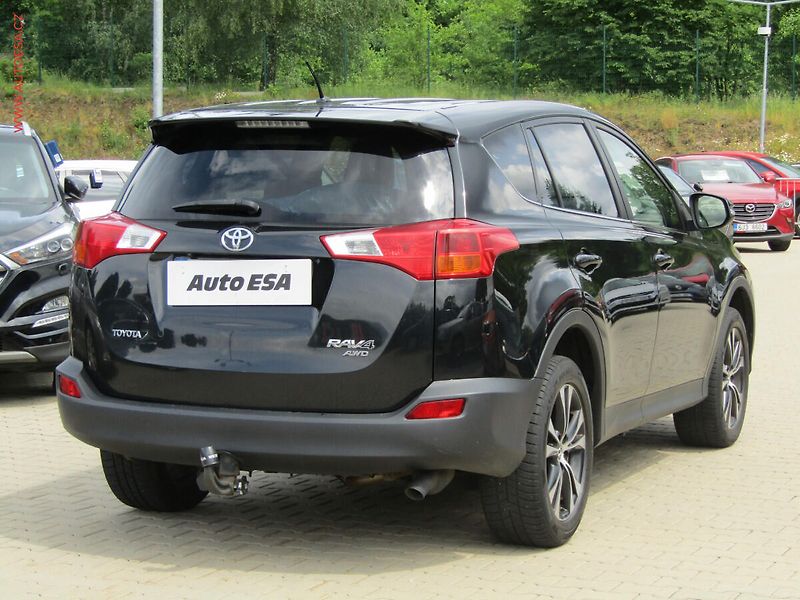 Toyota RAV4 (2014) 2.2D 4x4, ČR, servis.kniha - fotka 6 z 17