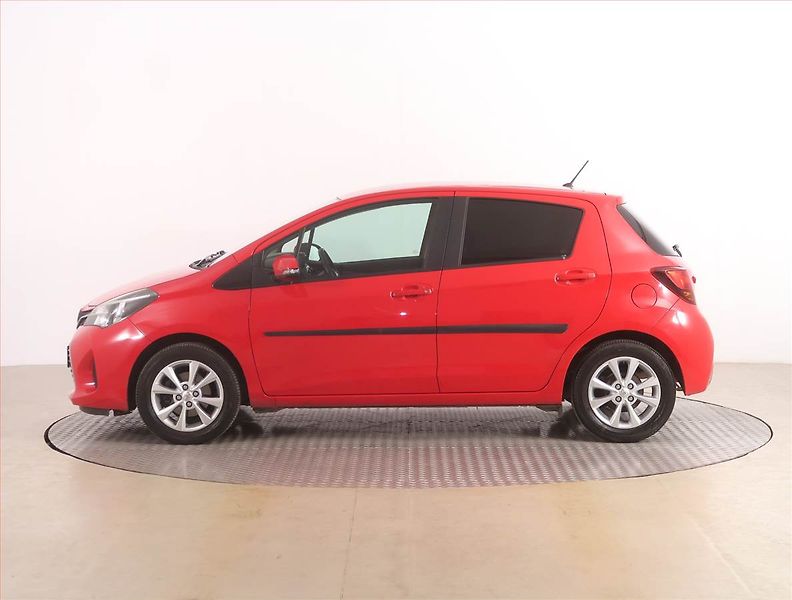 Toyota Yaris (2015) 1.33 Dual VVT-i, Serv.kniha - fotka 3 z 19
