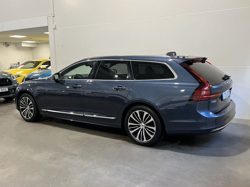Volvo V90 Recharge T6 Core Kamera BLIS - fotka 4 z 23