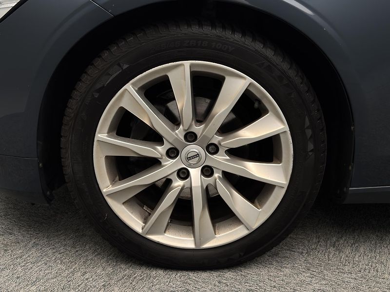 Volvo V90 D4 MOMENTUM PRO POLESTAR AUT - fotka 47 z 47