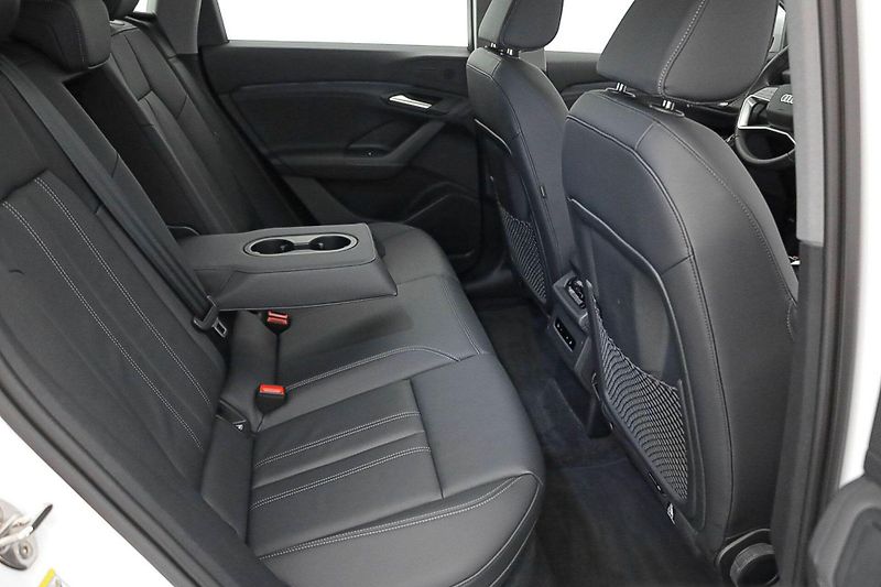 Audi Q6 e-tron 285kW quattro Pano Kůže 360 - fotka 9 z 17