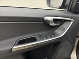 Volvo XC60 2,4 D3 4X4 AUT. VÝHŘEV LED ČR - náhled 27