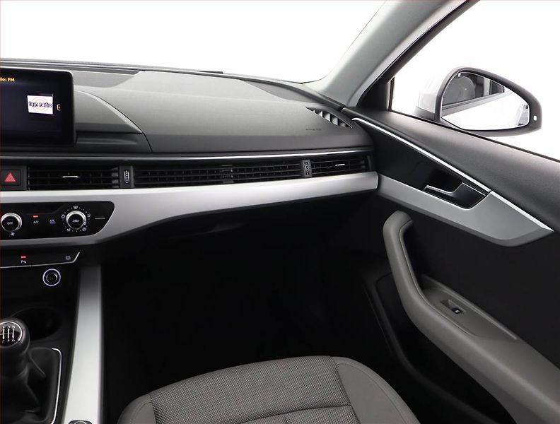 Audi A4 (2017) 2.0 TDI, Serv.kniha, Navi - fotka 8 z 25