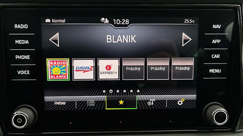 Škoda Karoq 1.5 TSI DSG Style - fotka 11 z 27