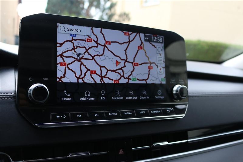 Mitsubishi Outlander 2,4 PHEV, 7míst, Tažné - fotka 26 z 56