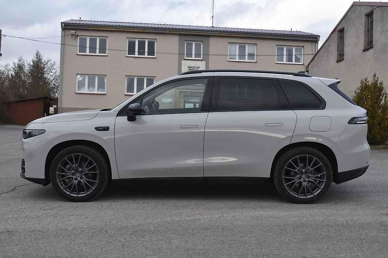 Leapmotor C10 se nabízí jako elektromobil i jako vůz s prodlužovačem dojezdu.
