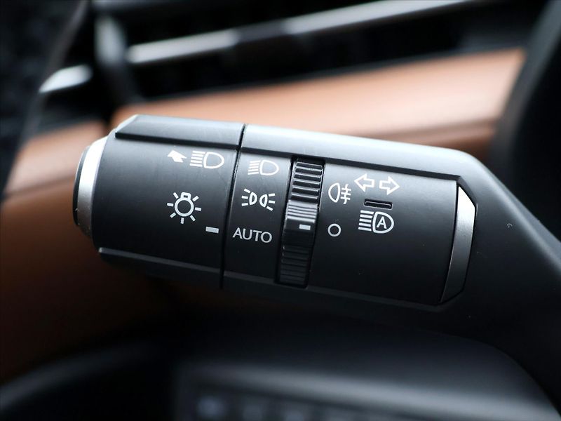 Lexus LBX 1,5 HEV Relax FWD 67kW CZ - fotka 21 z 39