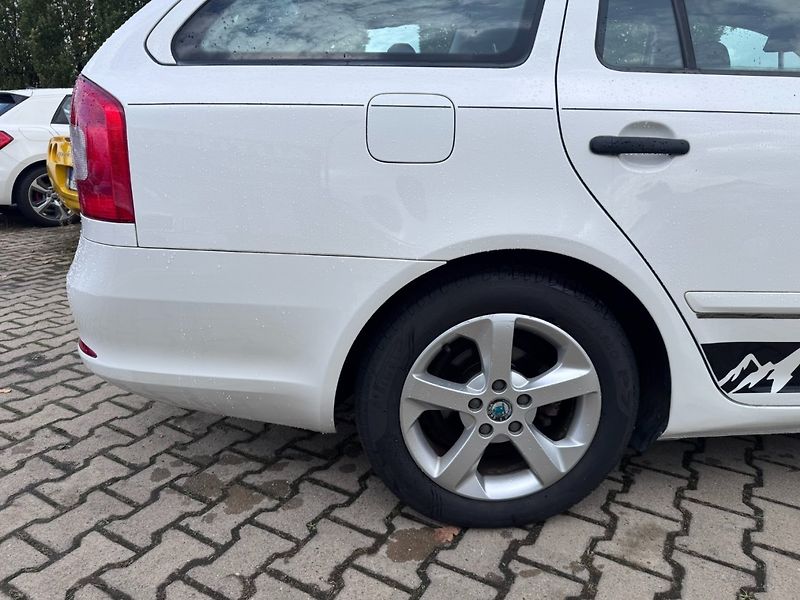 Škoda Octavia (2011) 1,6 TDI 77 KW ITÁLIE STK - fotka 16 z 45