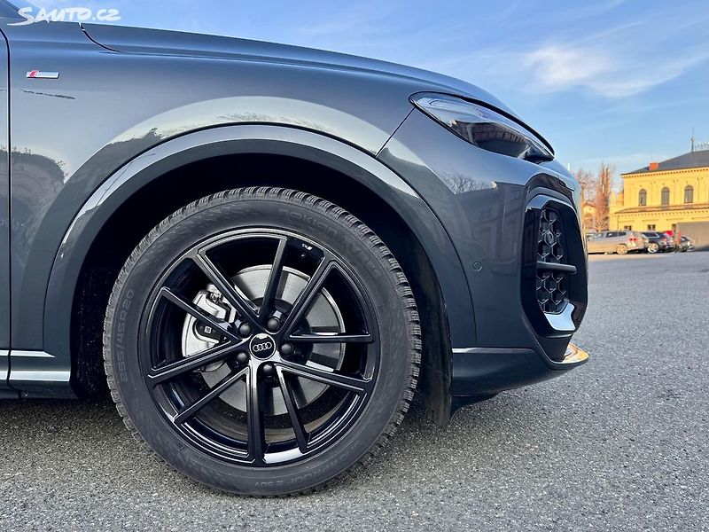 Audi Q5 2.0 TDI SPORTBACK 4x4 S-LINE - fotka 12 z 45