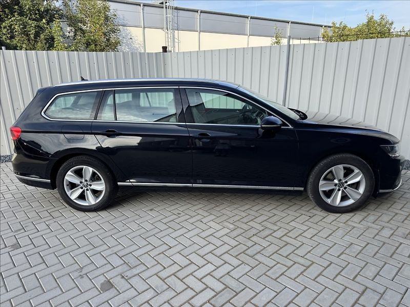 Volkswagen Passat 2,0 TDI DSG ELEGANCE 1.maj. ČR - fotka 14 z 50