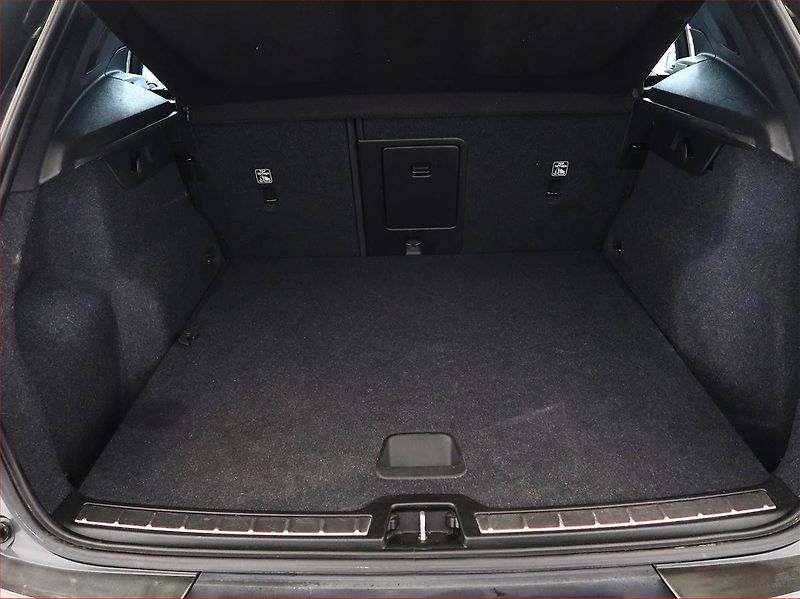 Volvo XC40 (2019) Inscription D3 - fotka 13 z 15