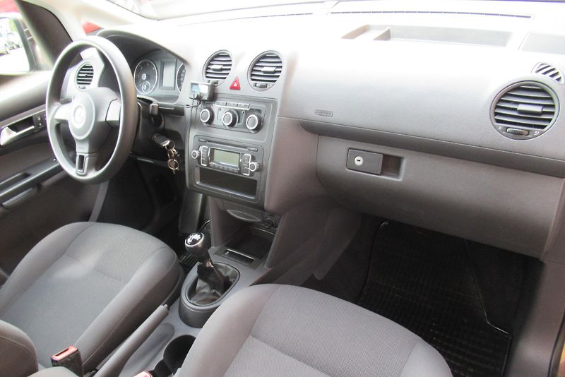 Volkswagen Caddy 1.6 TDI KLIMA TAŽNÉ - fotka 18 z 31