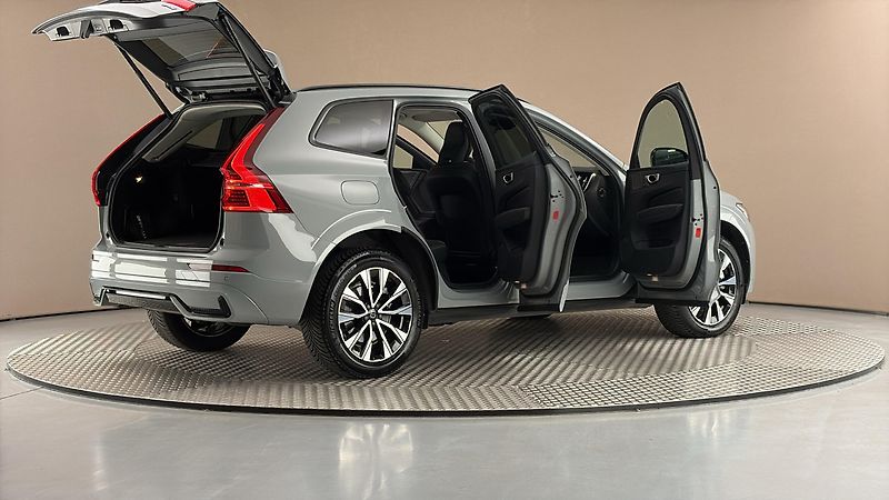 Volvo XC60 2.0 B4 AUT AWD Plus Dark - fotka 6 z 32