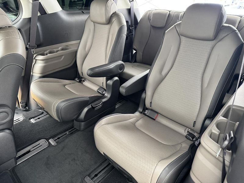 Kia Carnival 2.2d*AT*145kw*9-mist*DPH* - fotka 13 z 50