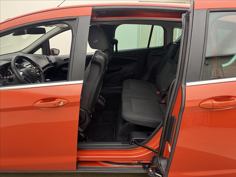 Ford B-MAX 1,6 NAVI KLIMA SENZORY TAŽNÉ - fotka 31 z 36
