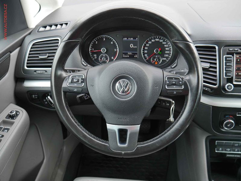 Volkswagen Sharan (2013) 2.0TDi, DSG, bixen, kamera - fotka 13 z 21