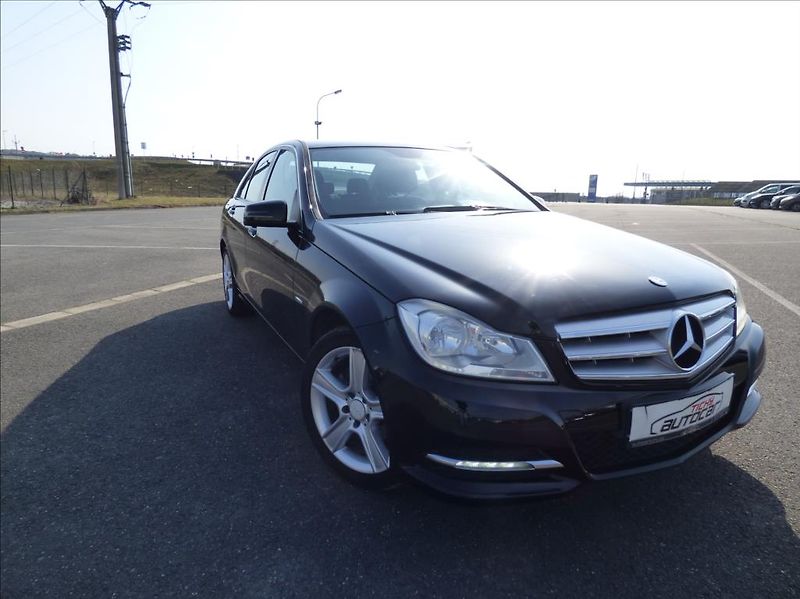 Mercedes-Benz Třídy C 2,2 CDI BlueEfficiency  180 CD - fotka 3 z 41