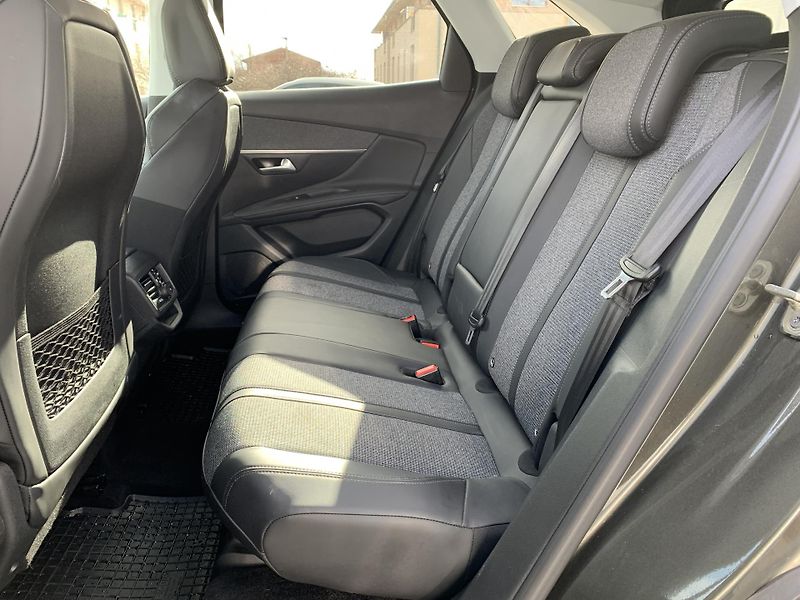 Peugeot 3008 ALLURE 2.0 BlueHDi 110kW MAN6 - fotka 6 z 20