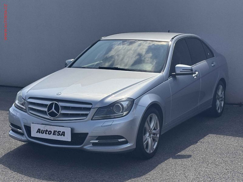 Mercedes-Benz Třídy C (2013) 1.6T, AT - fotka 3 z 17