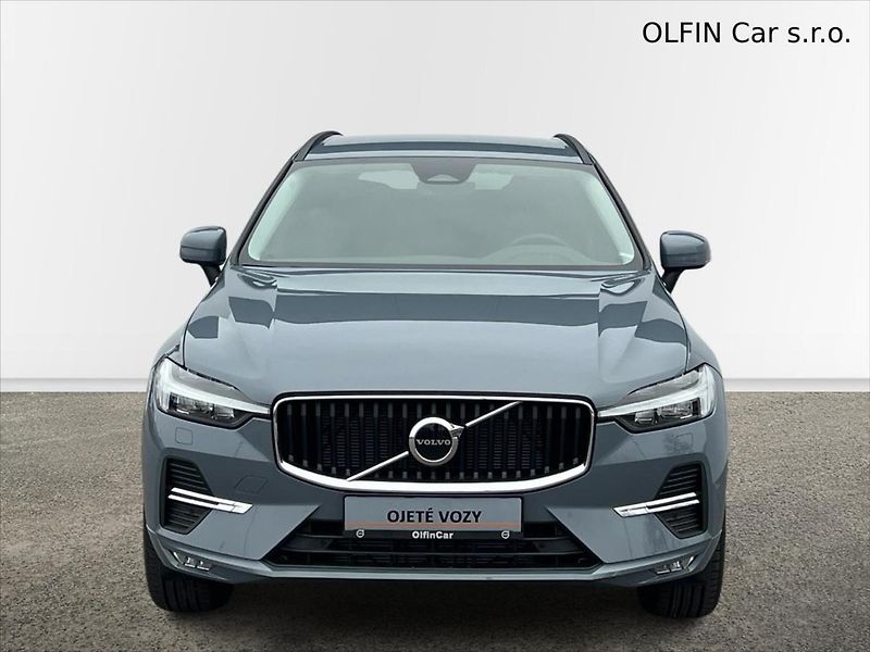 Volvo XC60 2,0 184 kW 8AT FWD CORE  B5 - fotka 4 z 26