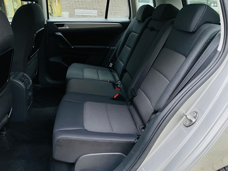 Volkswagen Golf Sportsvan 1.6TDI MANUÁL SENZORY TEMPOMAT - fotka 29 z 40