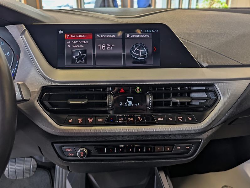 BMW Řada 1 118 i 103kW A/T, LED, LANE - fotka 13 z 23
